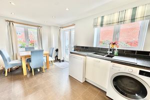 Kitchen Diner- click for photo gallery